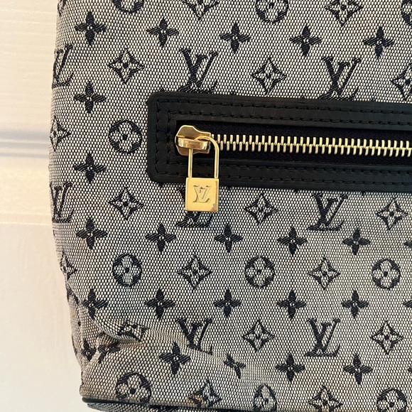 Louis Vuitton Denim Zip Tote - Picture 16 of 16